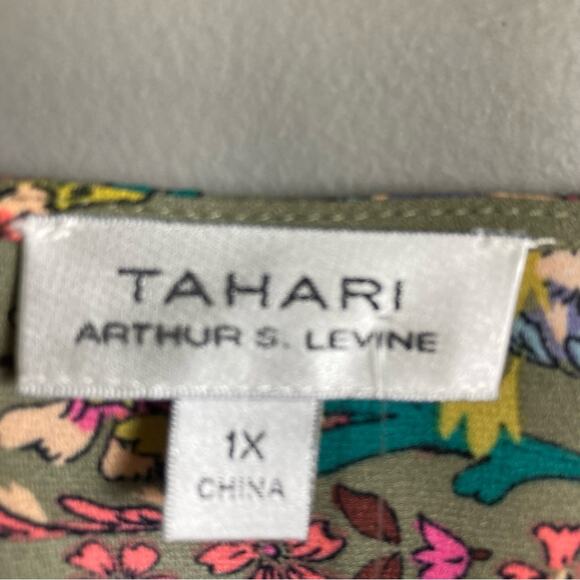 Colorful artsy paisley top shell 1X NWT flutter sleeve green office Tahari - Picture 11 of 11